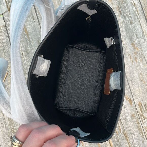 Coach City Bucket Bag Crossbody In Signature Canvas With Bow Print Purse - Picture 7 of 10